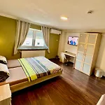 Europa Zum Gruenen Baum 게스트하우스 3*