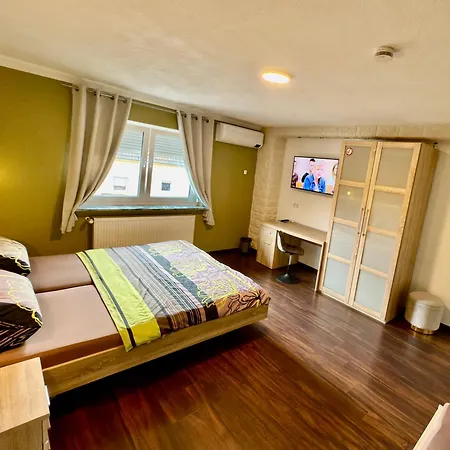 Europa Zum Gruenen Baum Vendégház 3*