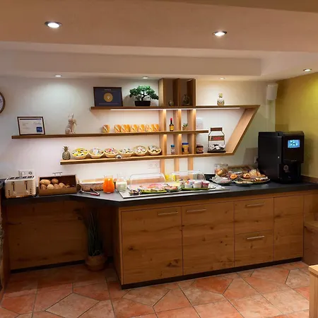 Europa Zum Gruenen Baum