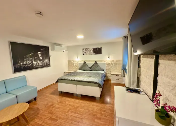 Europa Zum Gruenen Baum 3* Rust